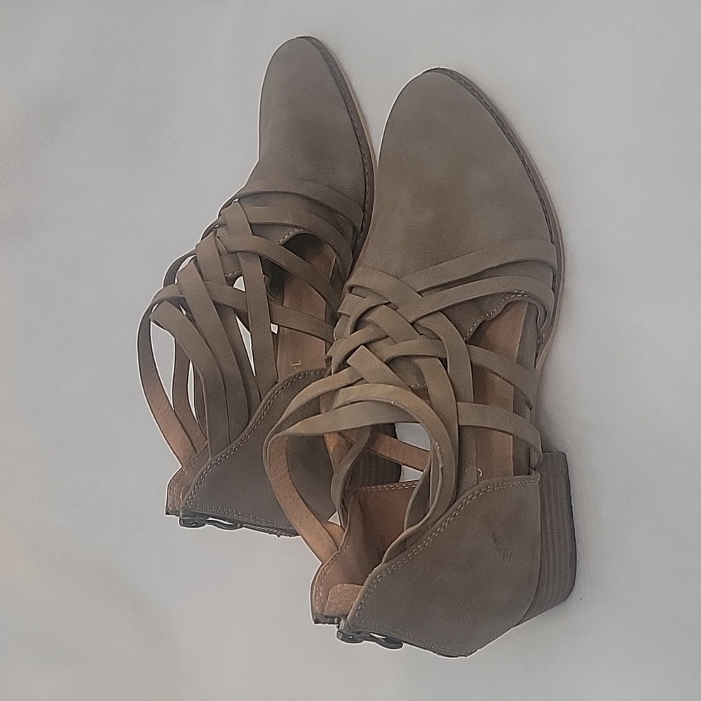 A Rider Girl Brown Taupe Small Heels Size 9 - Picture 3 of 9